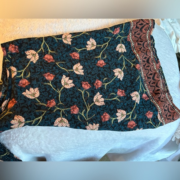 Sage Smocked Off the Shoulder Floral Romper.                       Women’s Large - Picture 4 of 6